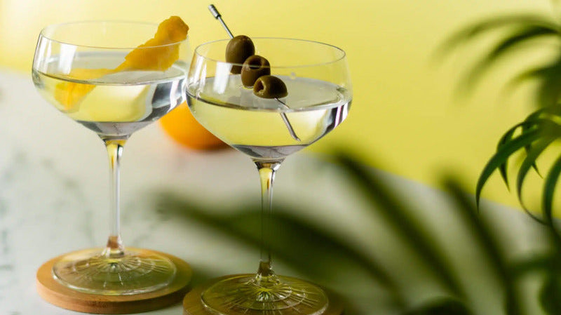 How to Make a Classic Gin Martini - Super Easy, Super Delicious