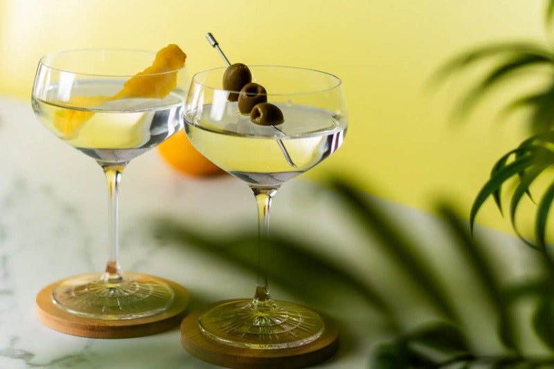 How to Make a Classic Gin Martini - Super Easy, Super Delicious